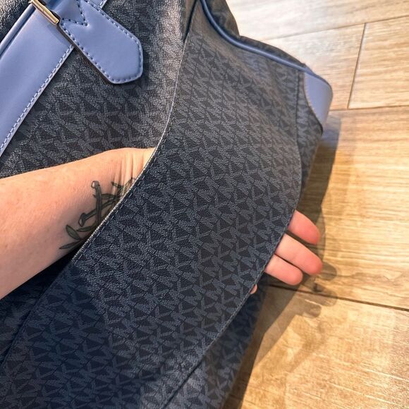 Used Michael Kors blue duffle travel bag - Picture 4 of 16